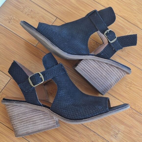 Lucky Brand Labradite Wedge Stack Heel Sandals Black Leather Snake Texture sz 11 - Picture 1 of 16